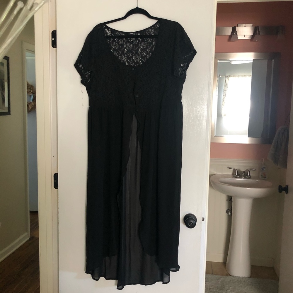 Torrid black short sleeve lace kimono